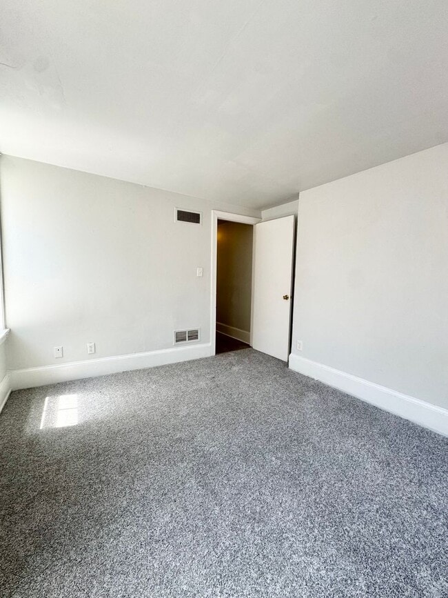 Photo - 704 N. Washington St. Apartment