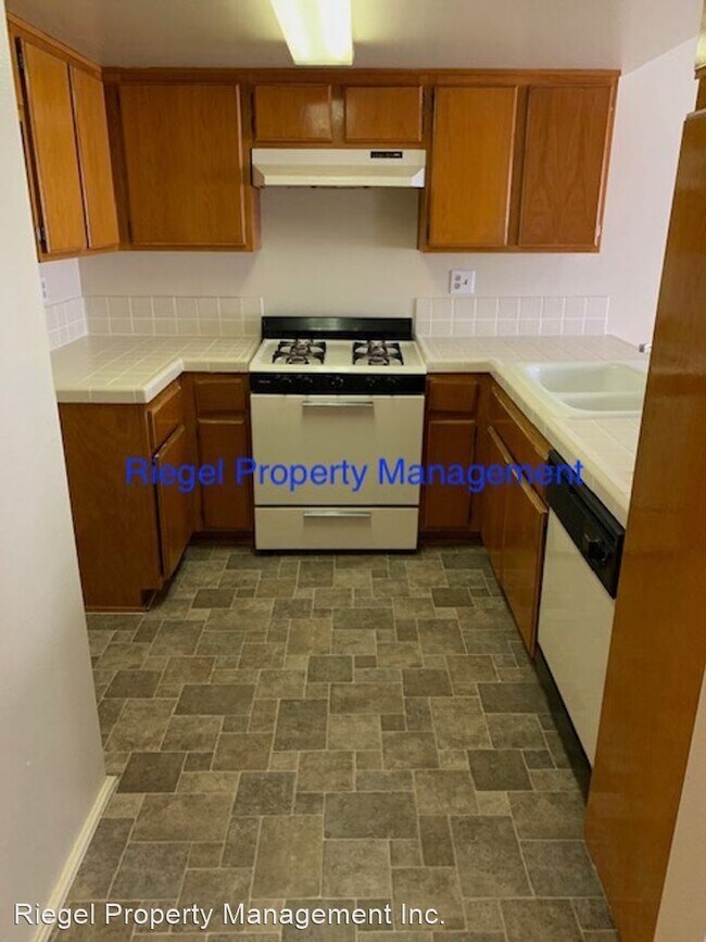 Building Photo - 1160 Justin Ave