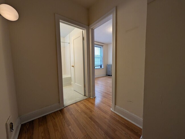 Foto del edificio - 2779 N Milwaukee Ave