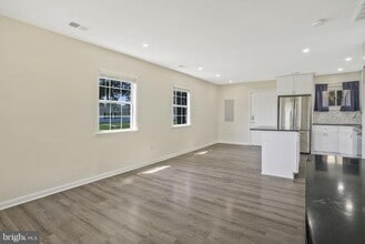 Building Photo - 728 Carson Ave