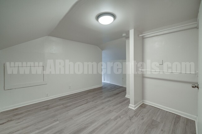 Building Photo - 2116 Cumberland St