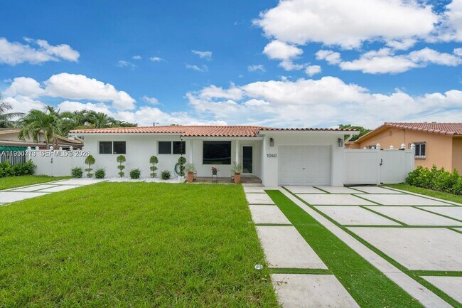 Foto del edificio - 1040 N Royal Poinciana Blvd
