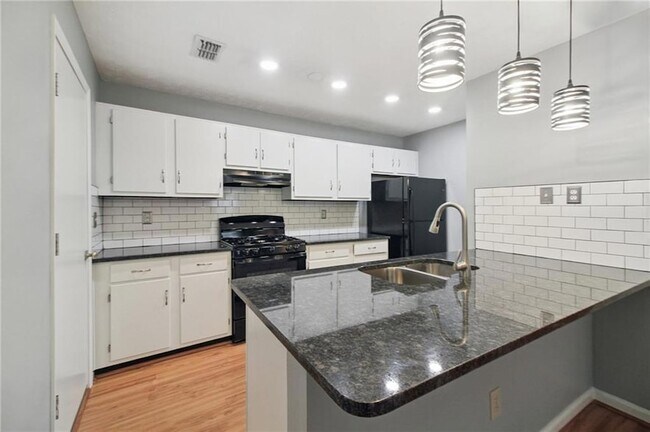Foto del edificio - 1058 Mansfield Ct