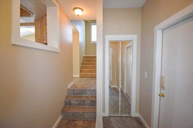 Building Photo - Luxury Living in the Country! 2 Car Heated Garage & More