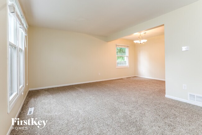 Building Photo - 800 Shady Ln