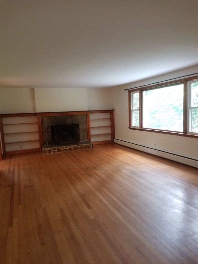 Building Photo - Available in Simsbury