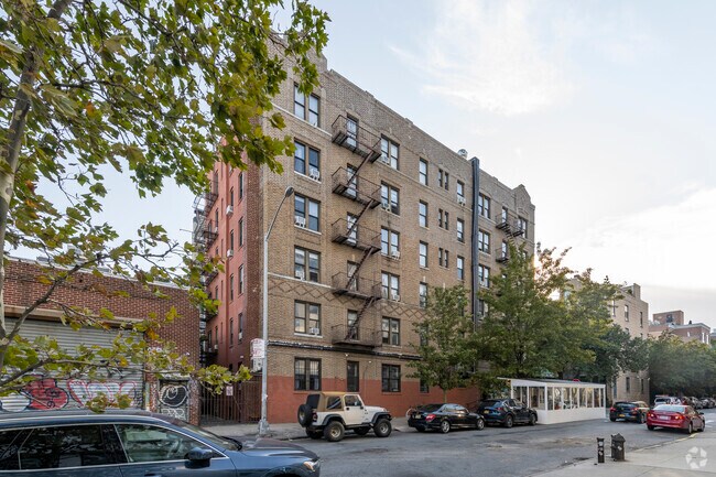 Building Photo - 2 Bedroom 1 bath apt 107 havemeyer st.