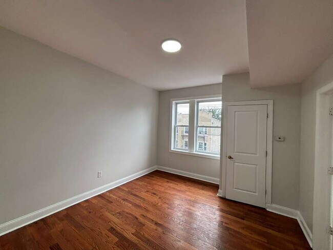 Building Photo - 162 Bergen Ave