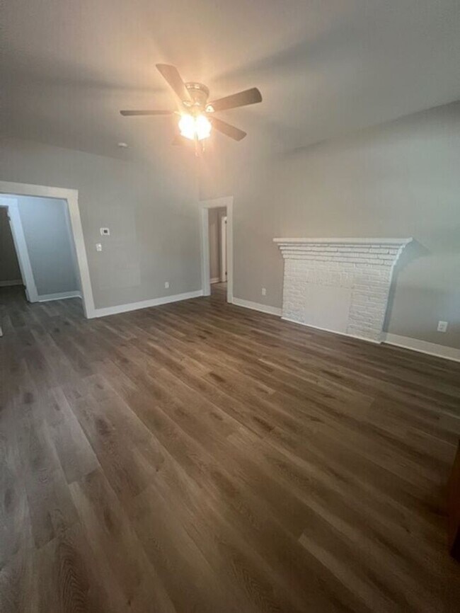 Foto del edificio - Newly Bedroom 4 Bedroom Home with Large Yard