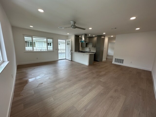 Foto del edificio - 16398 De Anza Cir