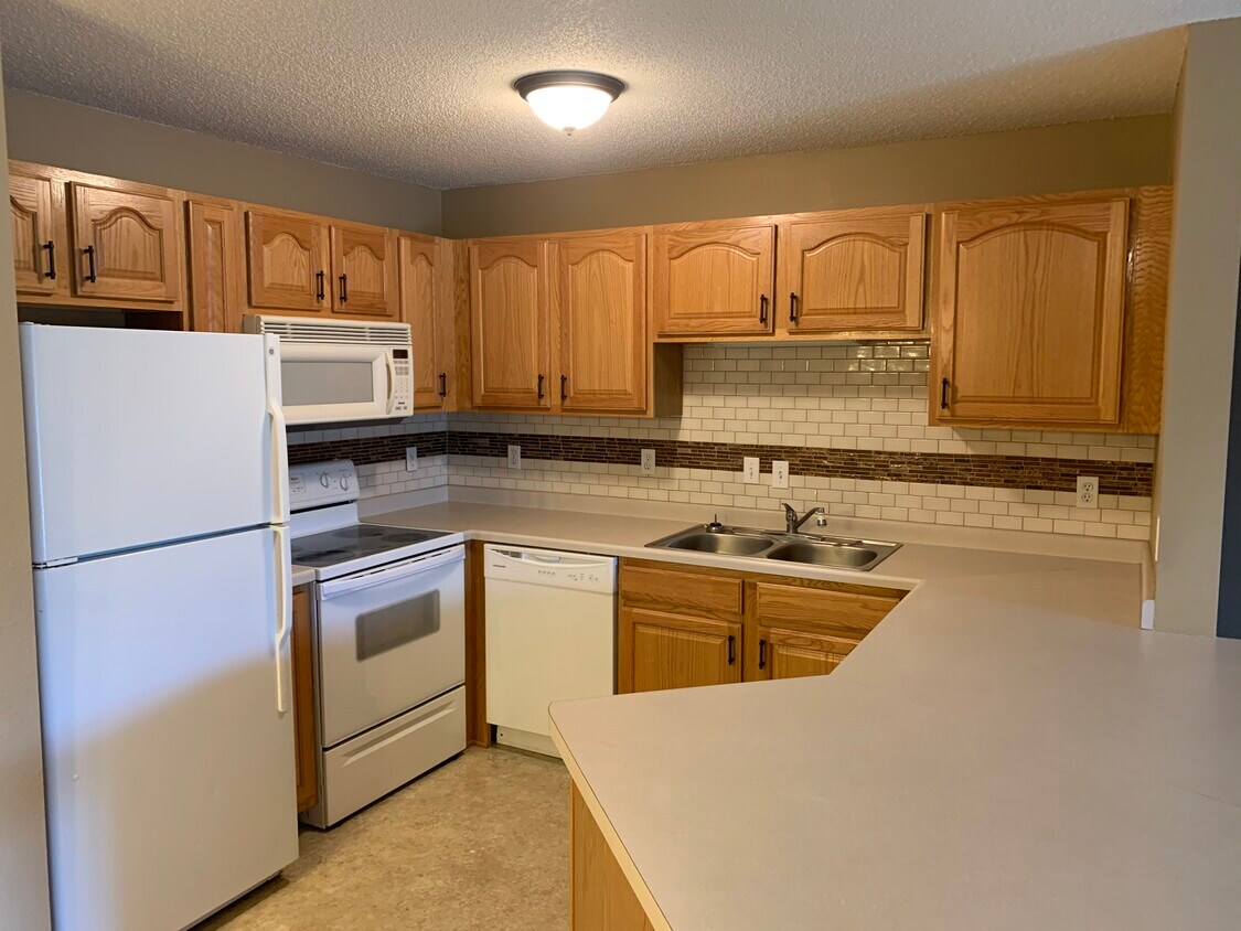 Primary Photo - 16510 Tranquility Ct SE