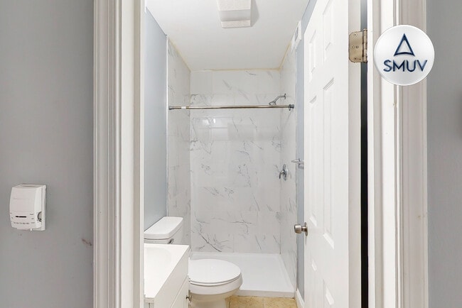 Building Photo - 501 N Belnord Ave