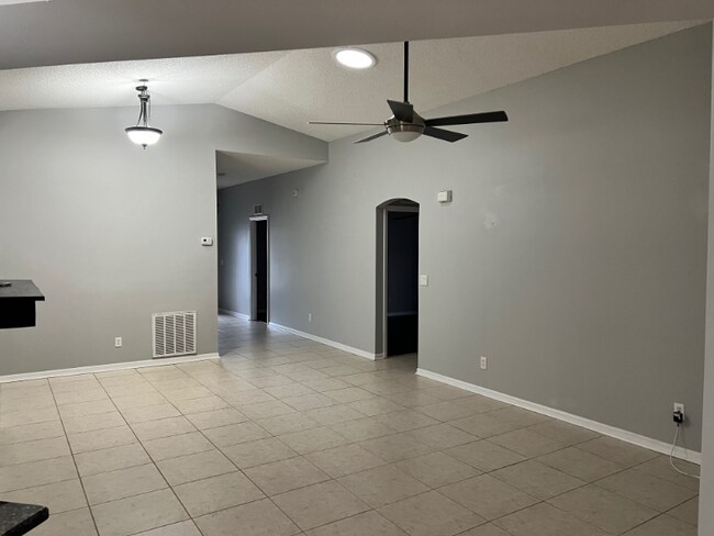 Building Photo - 1207 Auburn Lakes Dr