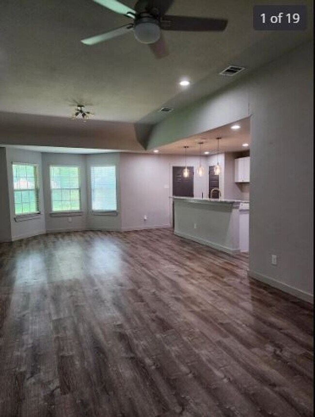 Foto del edificio - 4740 Fellows Ln