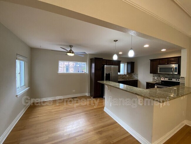 Foto del edificio - 1410 N Glencoe St
