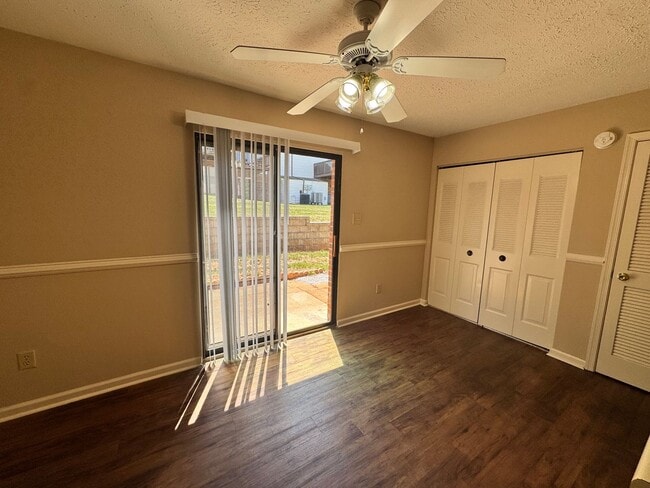 Building Photo - Great Location - Campbell County Townhome (176 Kitty Hawk Square)