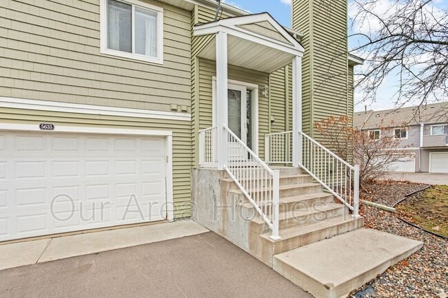 Building Photo - 5635 Sanibel Dr