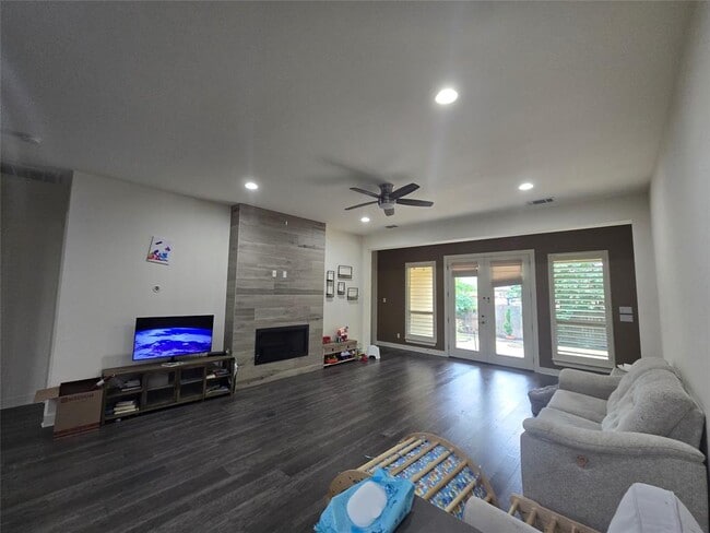 Building Photo - 3305 Magellan Ct