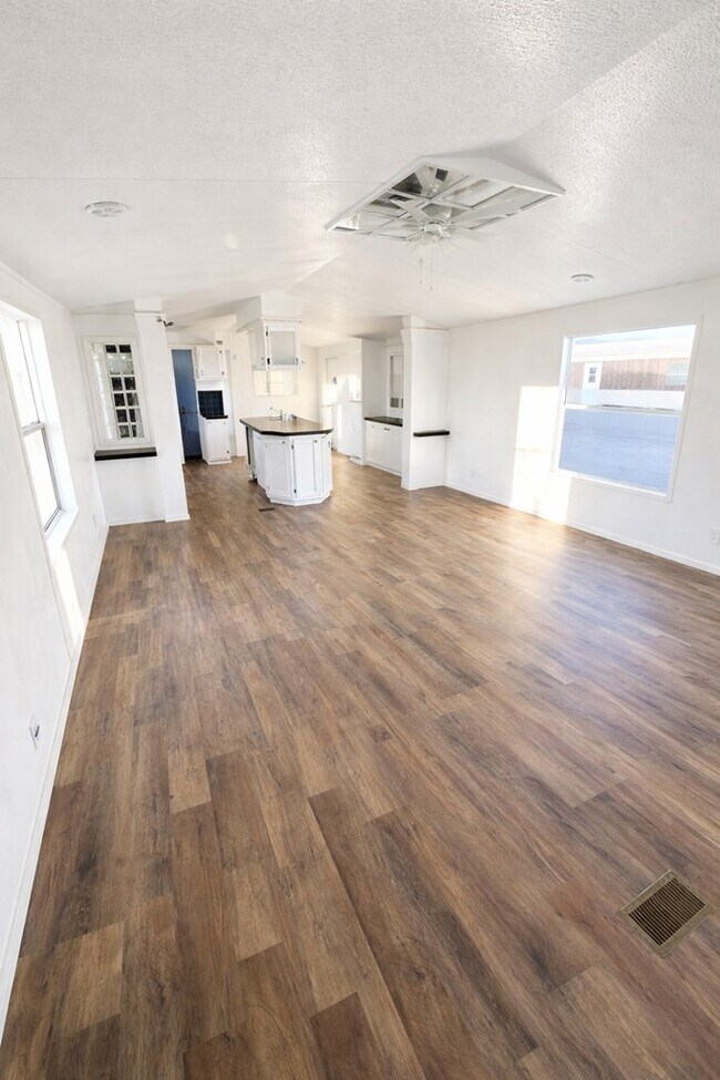 Foto del edificio - 14574 W 3rd St