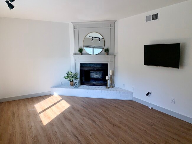 Foto del edificio - 1483 Theresa Dr