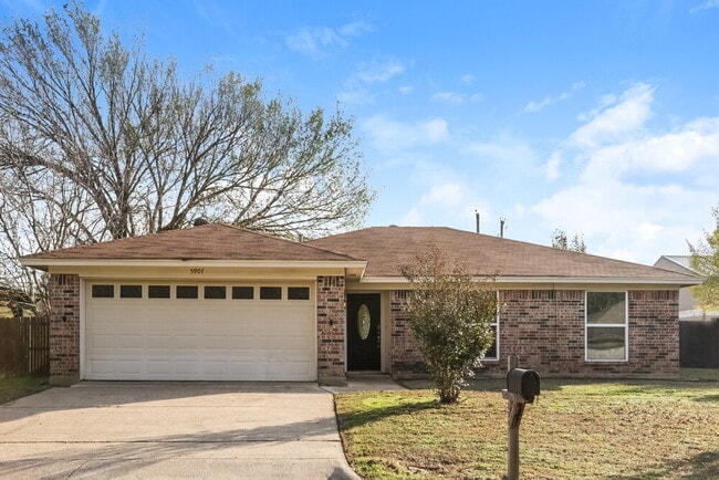 Building Photo - 5907 Willow Crest Dr