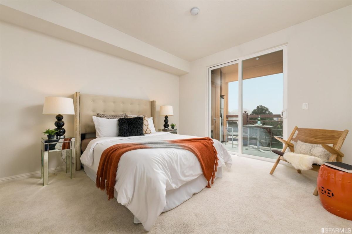 Foto principal - 2200 Gellert Blvd