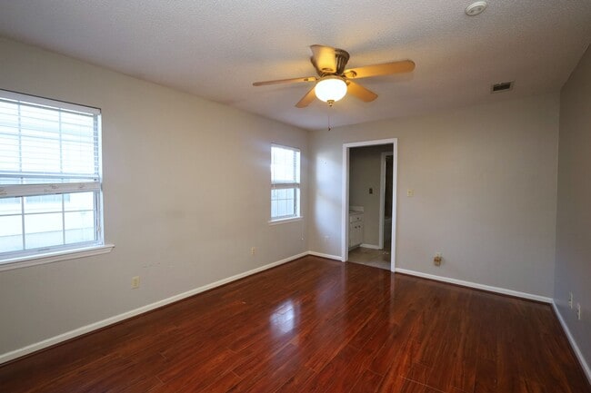 Foto del edificio - 4116 Hamilton Cir