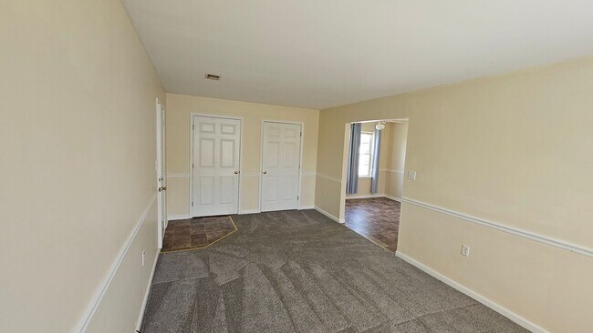 Foto del edificio - 349 Woodpoint Ave