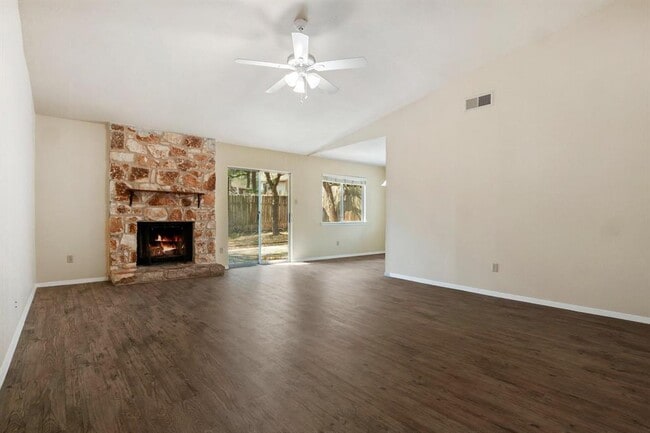 Foto del edificio - 12214 Forsythe Dr