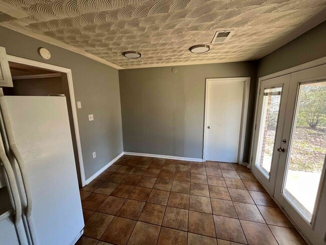 Building Photo - 3005 Sumac Rd SW