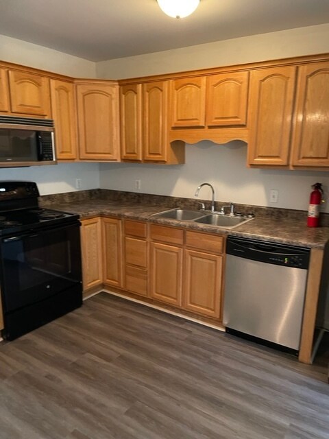 Kitchen - 201 Lakeview Dr