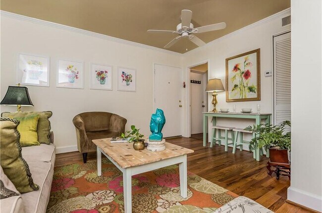 Foto del edificio - 323 3rd St NE