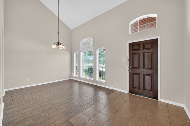 Building Photo - 2711 Shallow Falls Ct