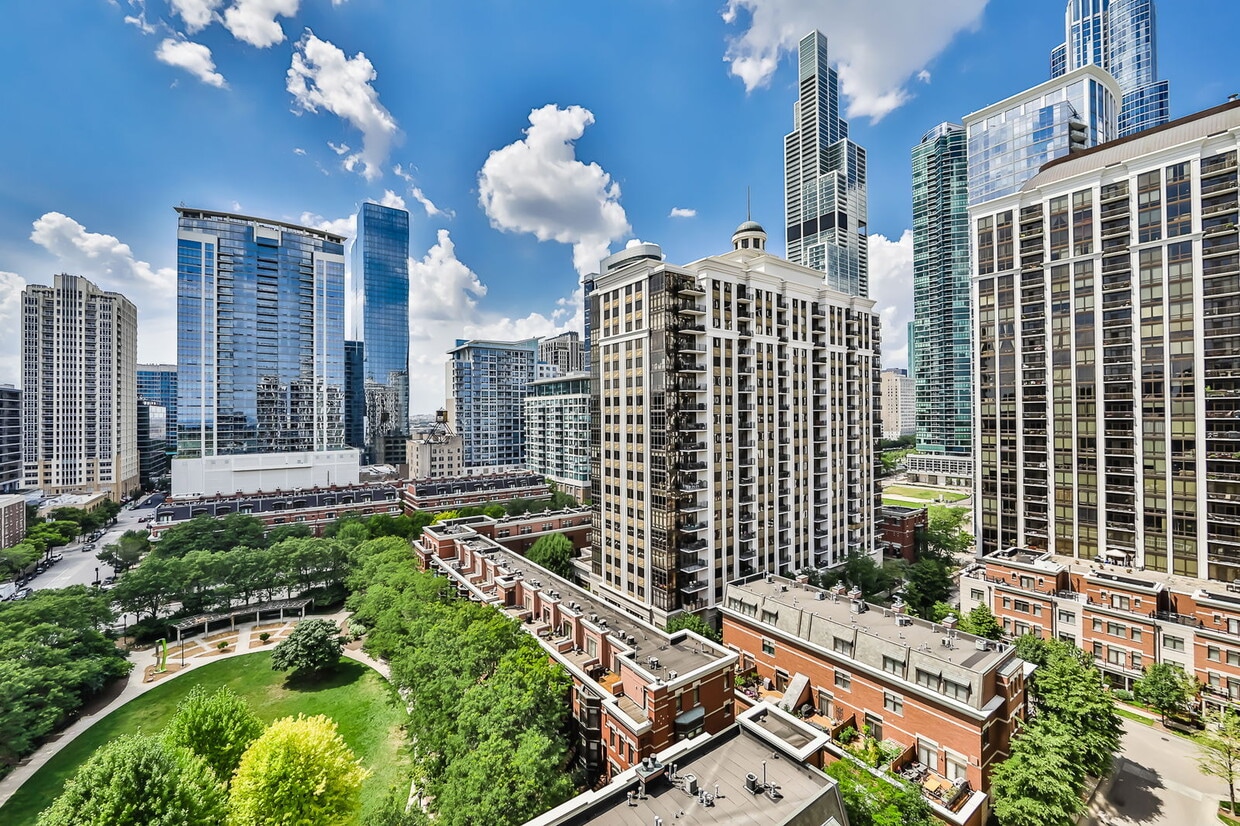 Primary Photo - 1620 S Michigan Ave