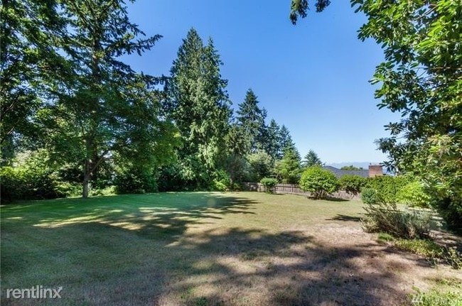 Building Photo - 17606 72nd Ave W