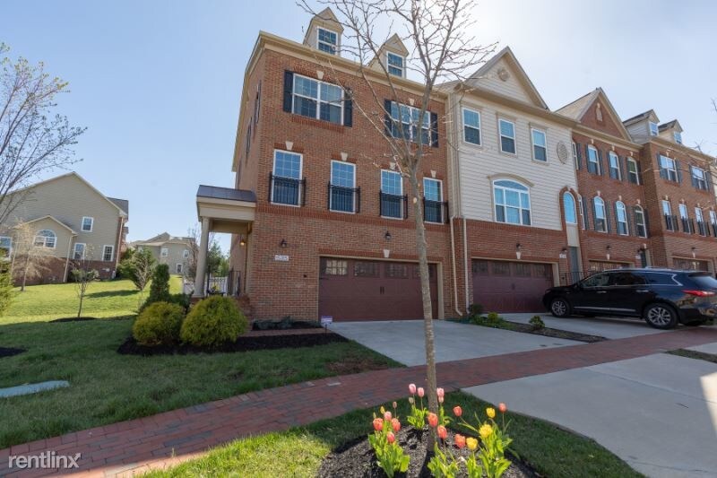 Primary Photo - 15315 Tewkesbury Pl