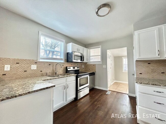 Foto del edificio - 1553 Ulster St