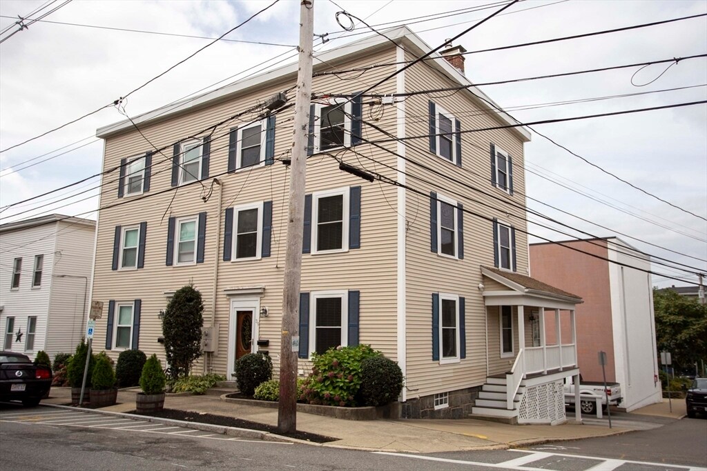 Primary Photo - 39-41-41 Crescent St