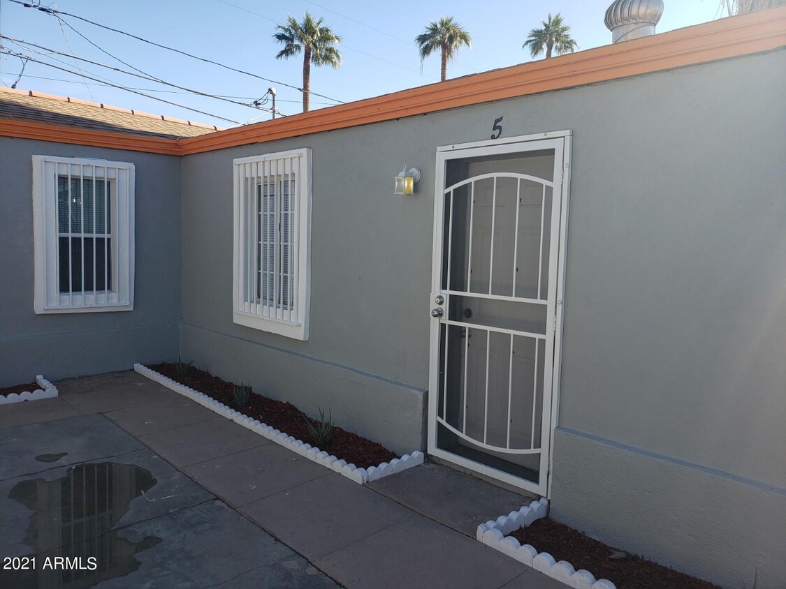 Primary Photo - 909 S 35th Ave