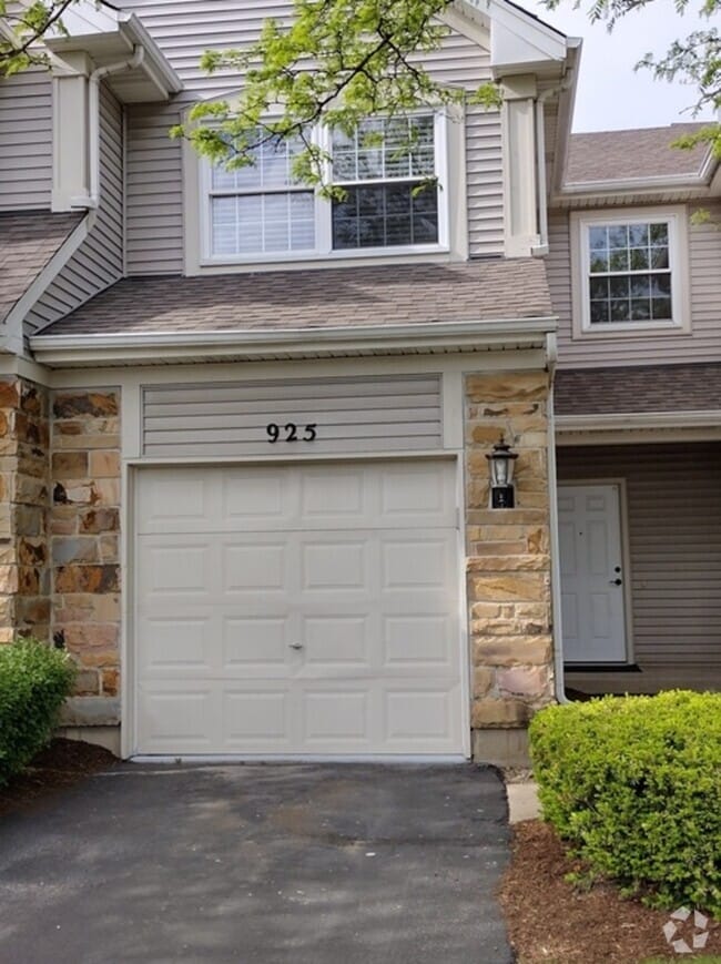 Building Photo - 925 Mesa Dr
