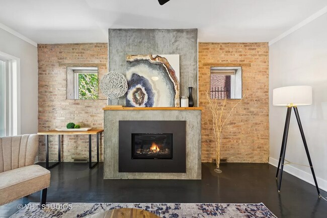 Family Room - 7619 N Bosworth Ave