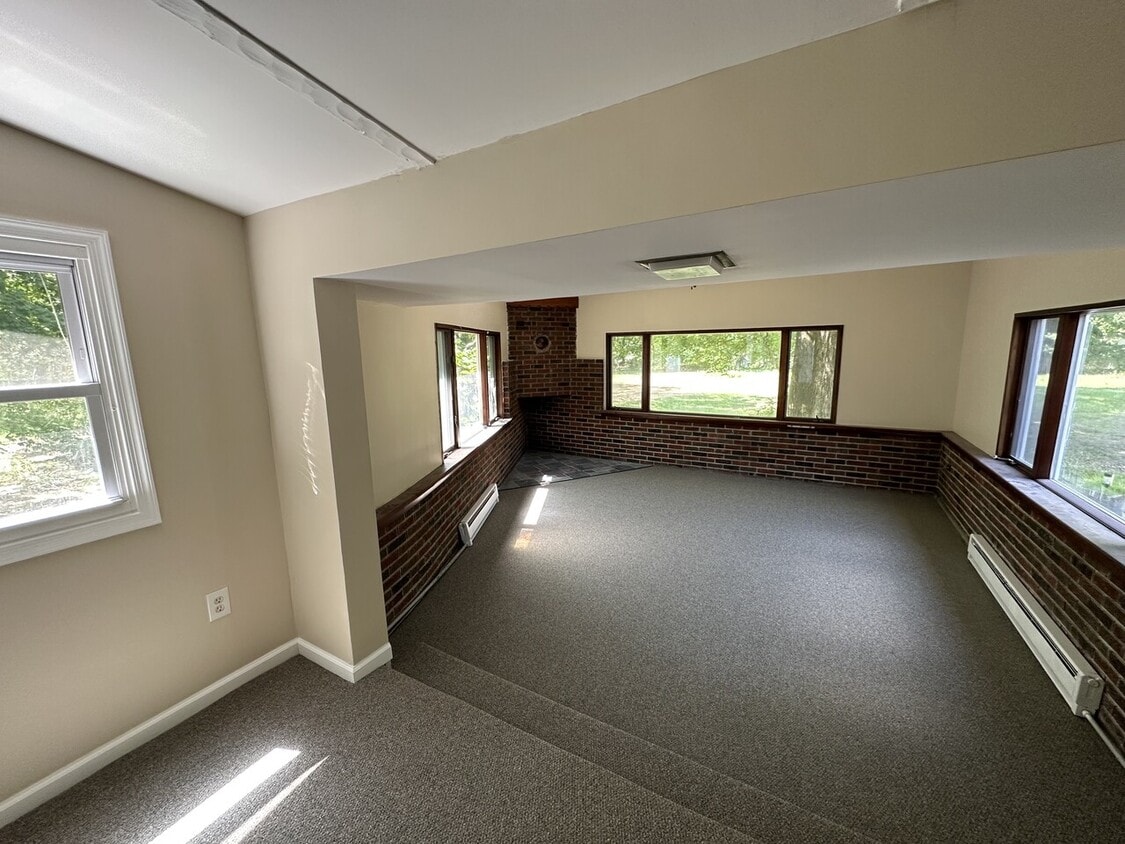 Building Photo - 395 Powerhouse Lane