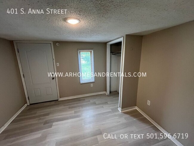 Building Photo - 401 S Anna St