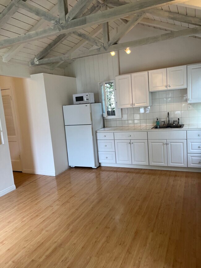 Kitchen- full size fridge - 1608 N Vista St
