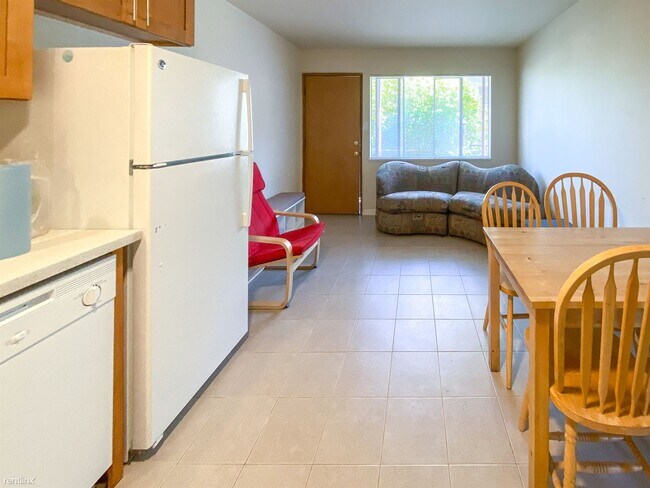 Building Photo - 2 br, 1 bath  - 631 Adams St