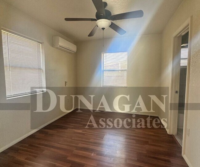 Building Photo - Updated 1 bedroom, 1 bath duplex