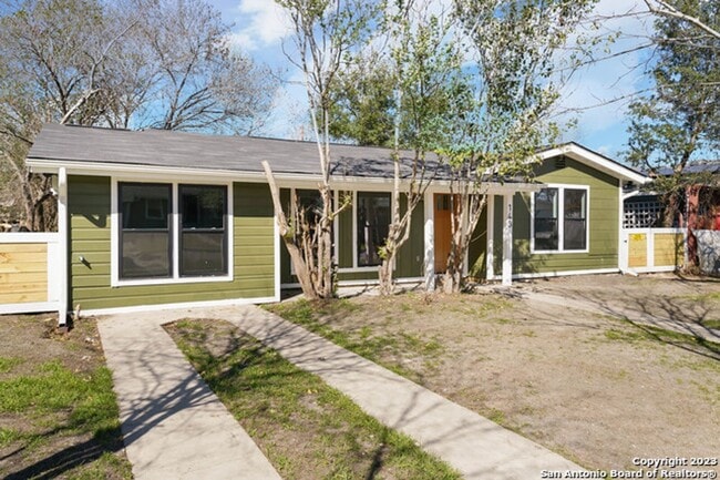 Building Photo - Modern 4BR Retreat with Gourmet Kitchen & Spacious Backyard Oasis