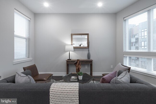 Foto del edificio - 1555 Ridge Ave