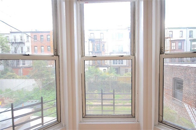 Foto del edificio - 337 Halsey St