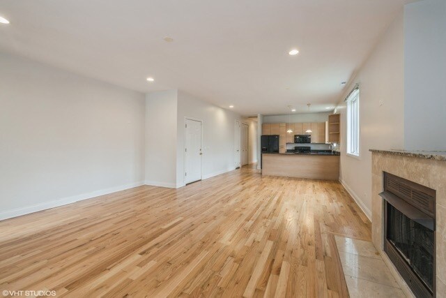 Foto del edificio - 4012 S Indiana Ave